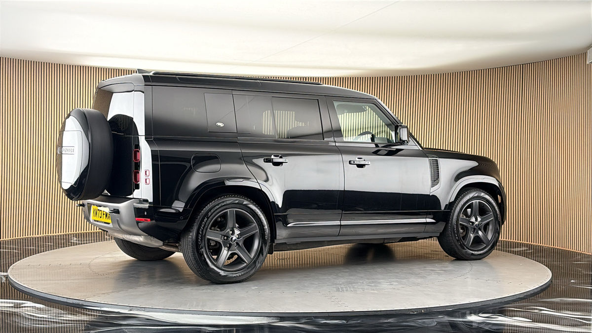More views of Land Rover Defender 110