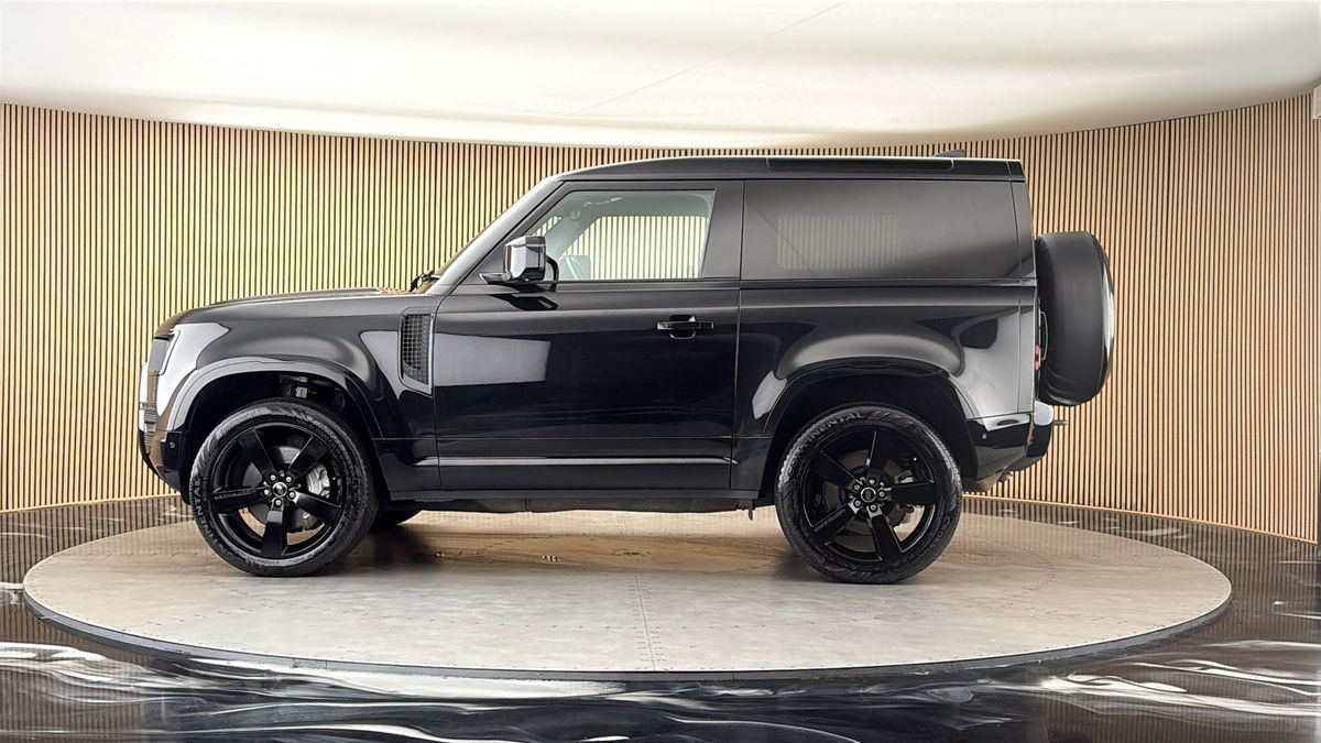 Land Rover Defender 90 Image 15