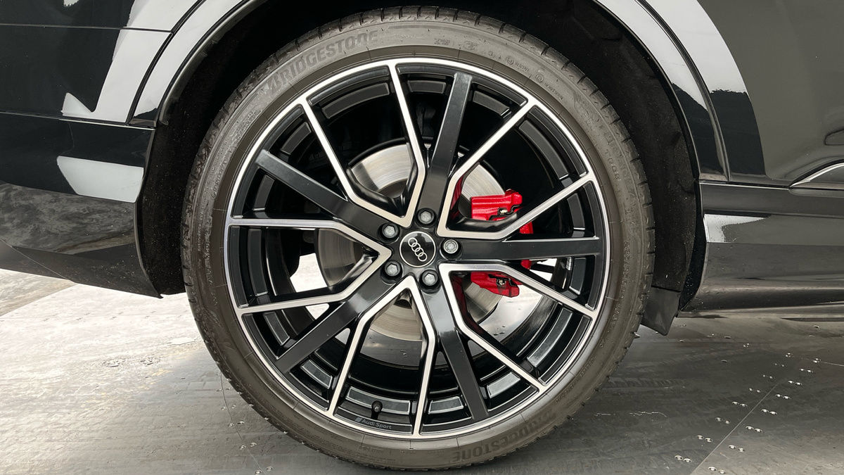 Audi SQ7 Image 10