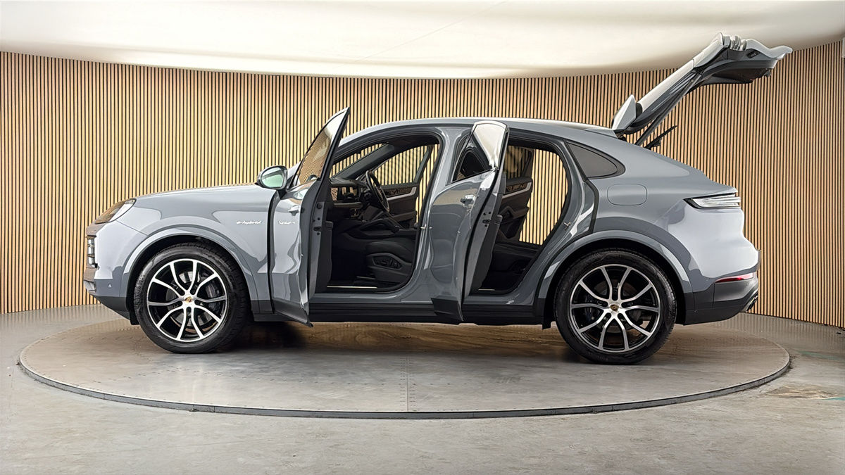 More views of Porsche Cayenne