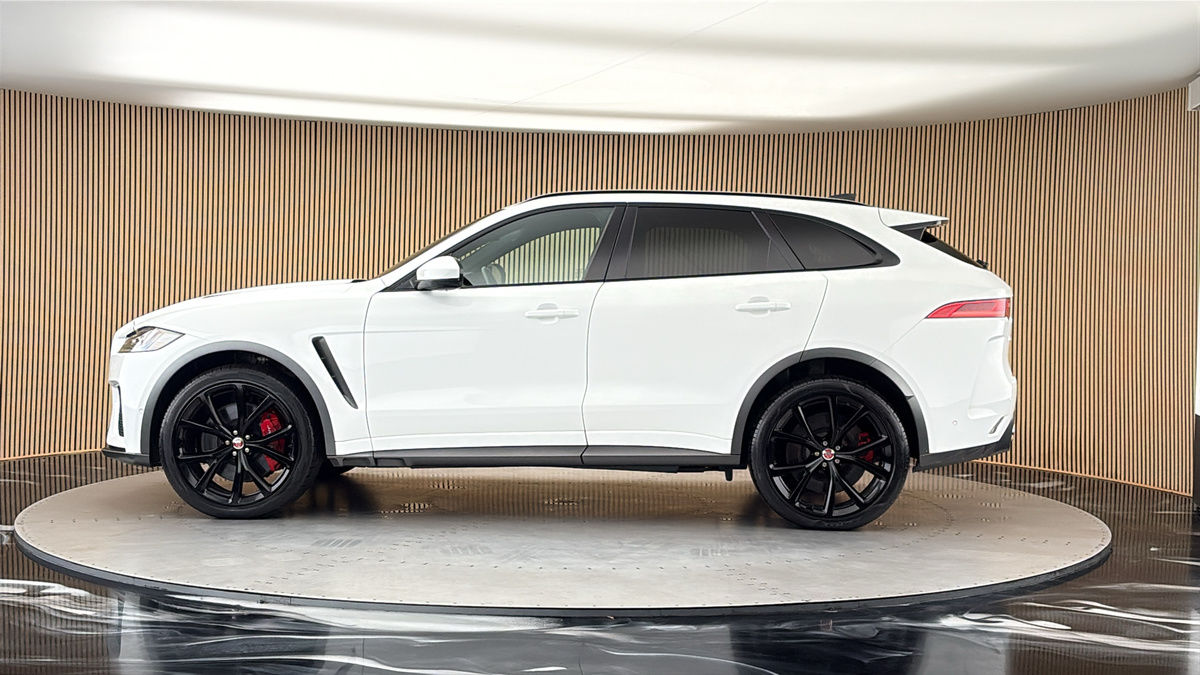 Jaguar F-PACE Image 29