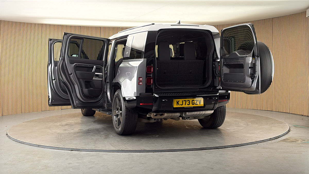 More views of Land Rover Defender 110