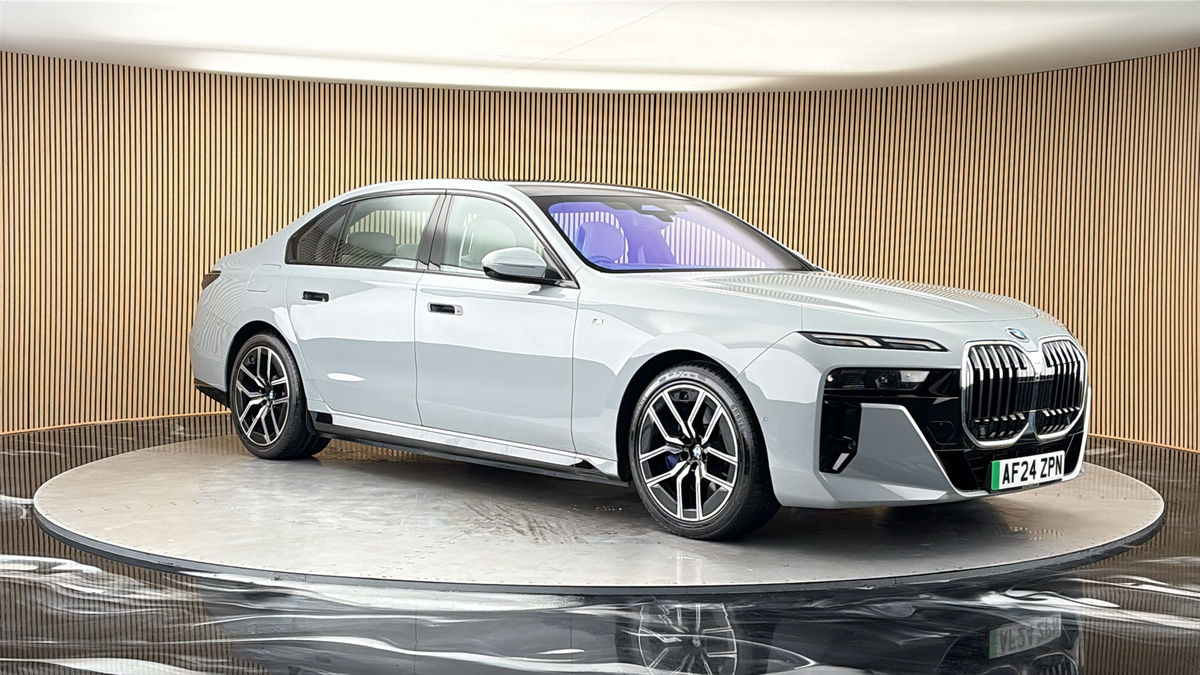 More views of BMW i7
