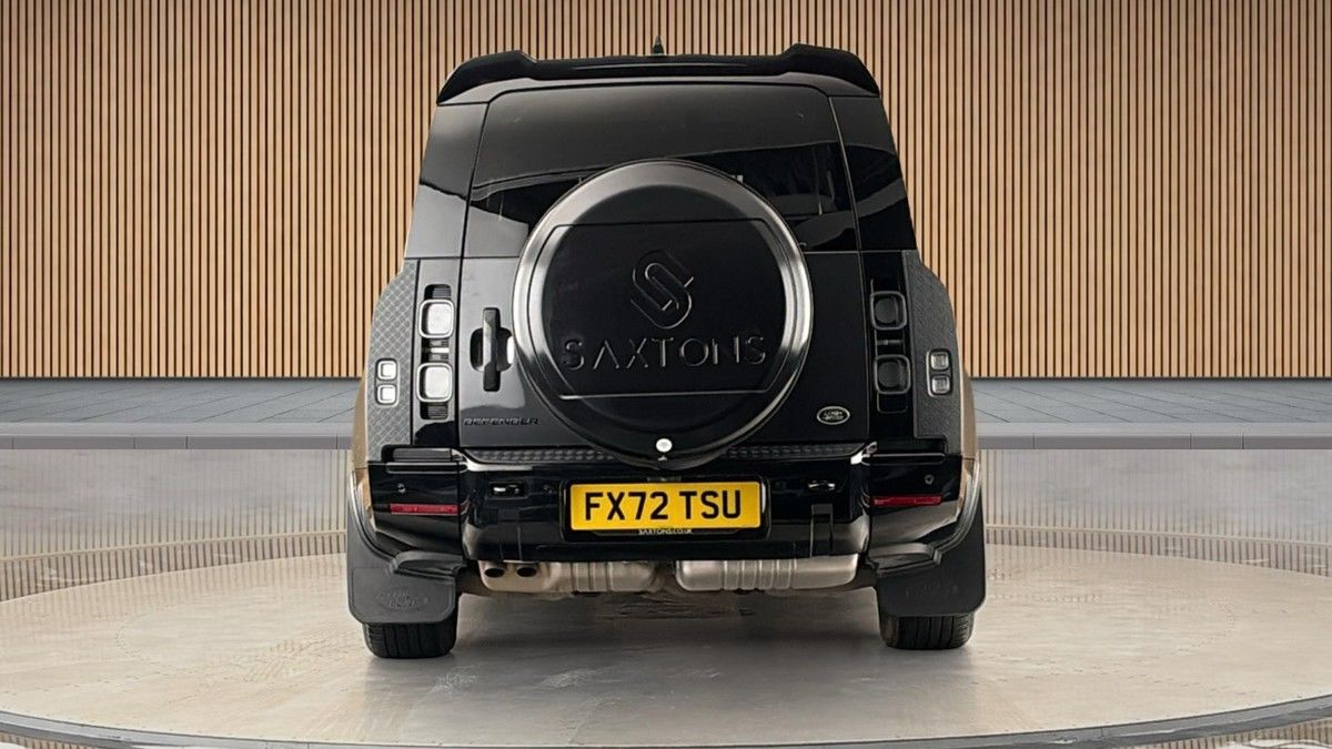 Land Rover Defender 130 Image 4