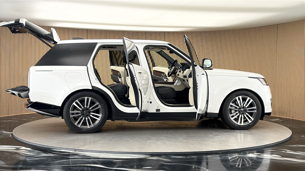 More views of Land Rover Range Rover