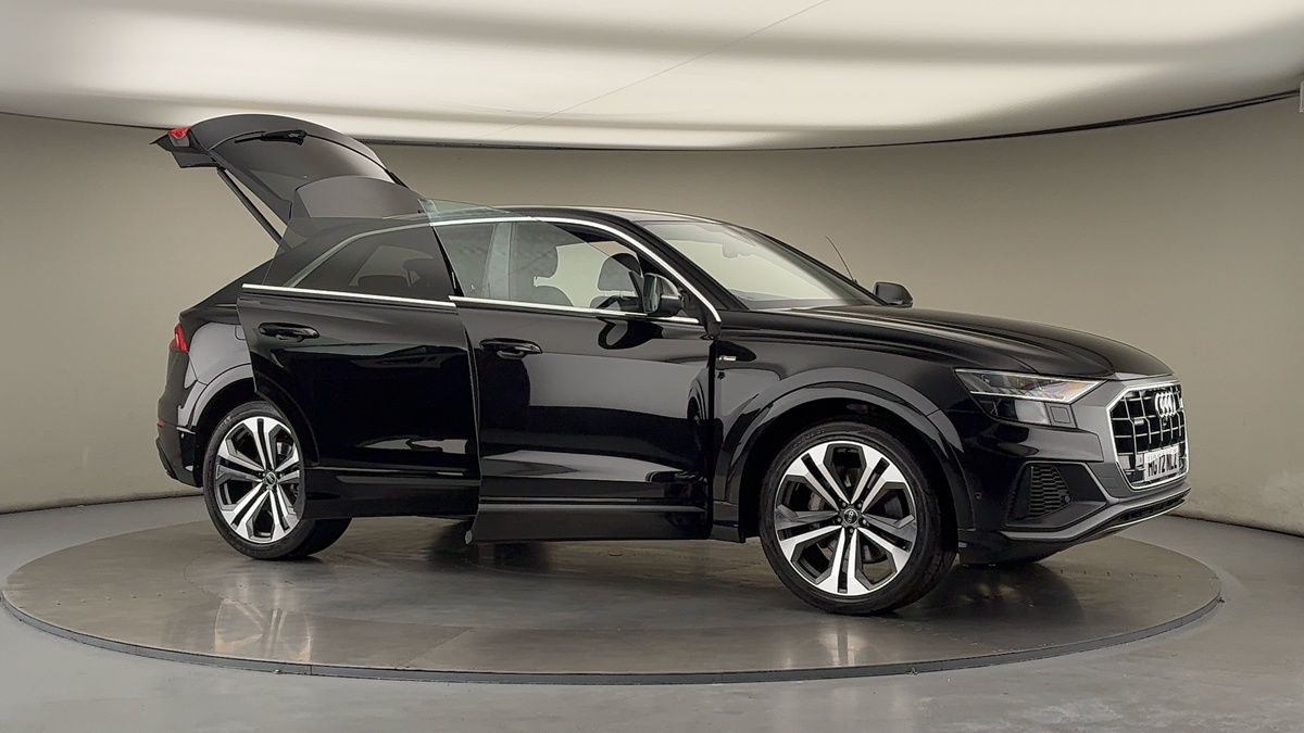 More views of Audi Q8