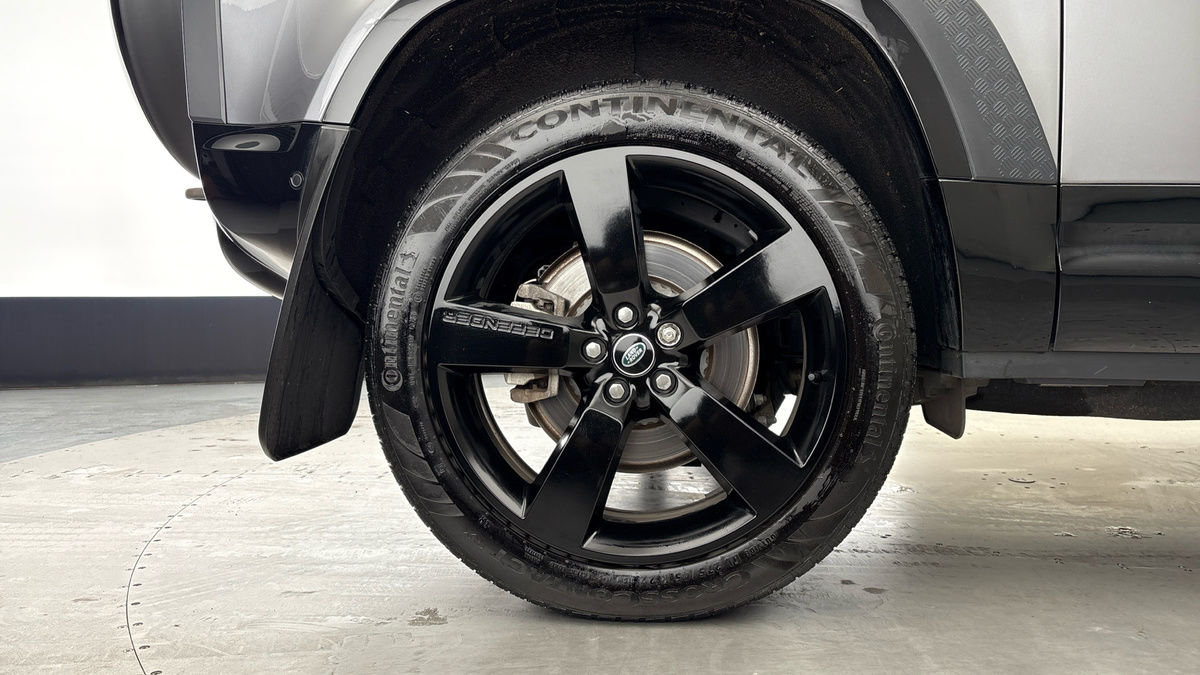 Land Rover Defender 90 Image 10