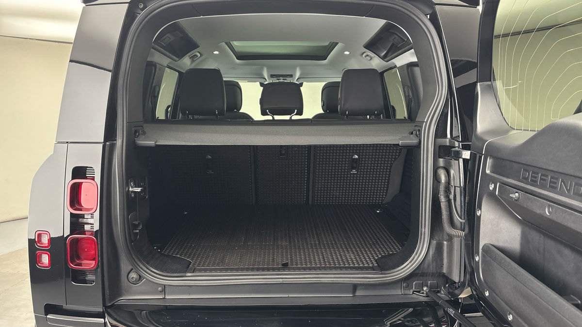 Land Rover Defender 110 Urban Image 11