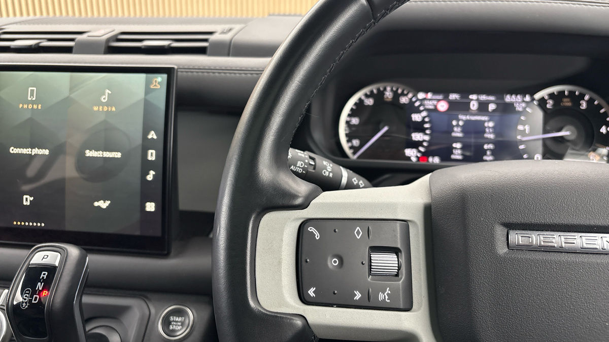 Land Rover Defender 110 Image 13