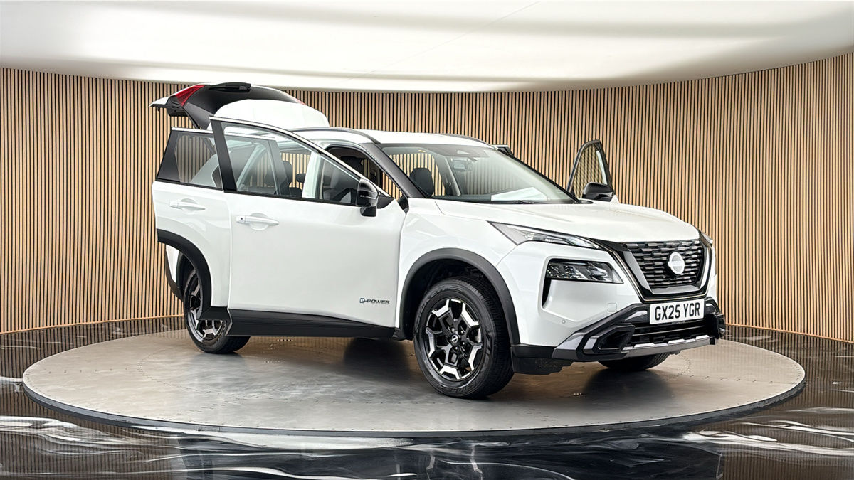 More views of Nissan X-Trail