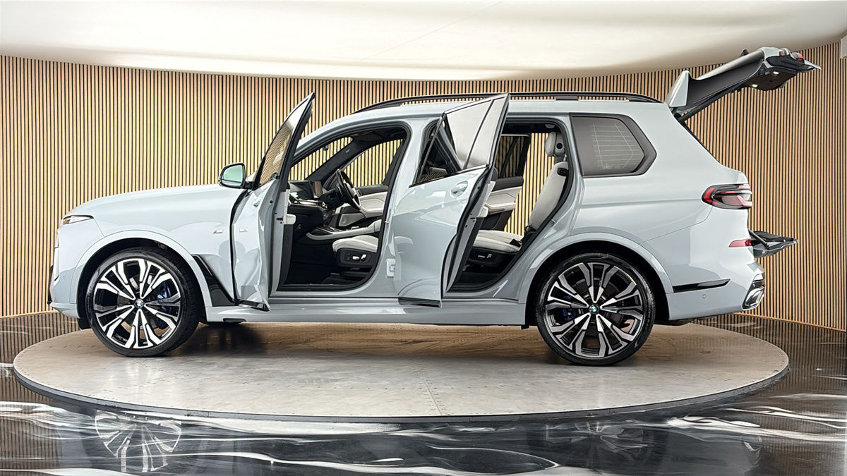 More views of BMW X7