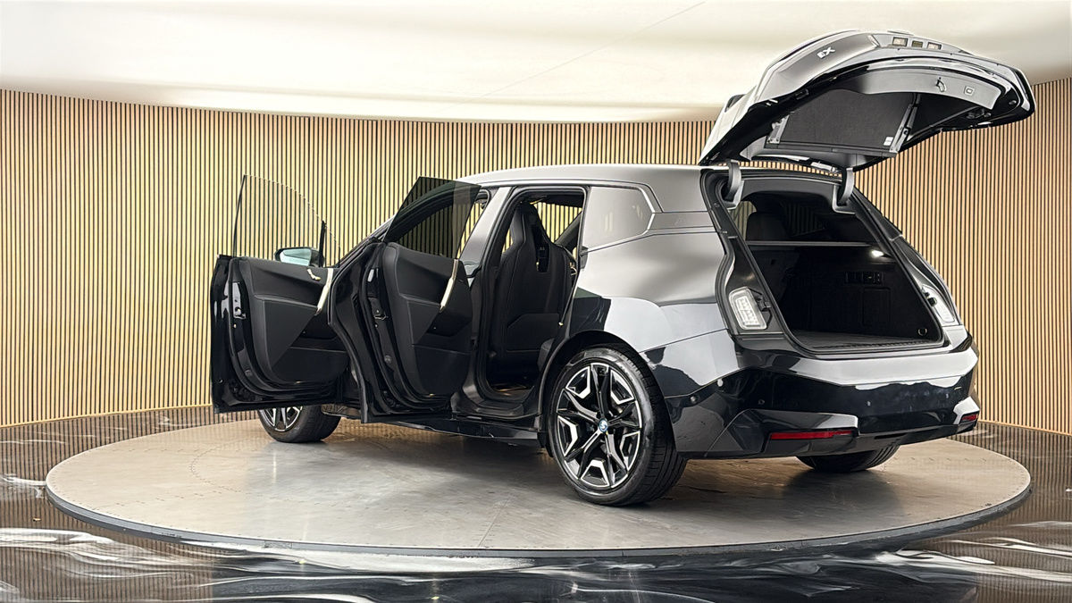 More views of BMW iX