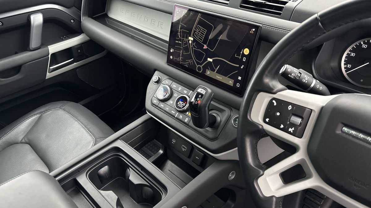 Land Rover Defender 110 Image 18