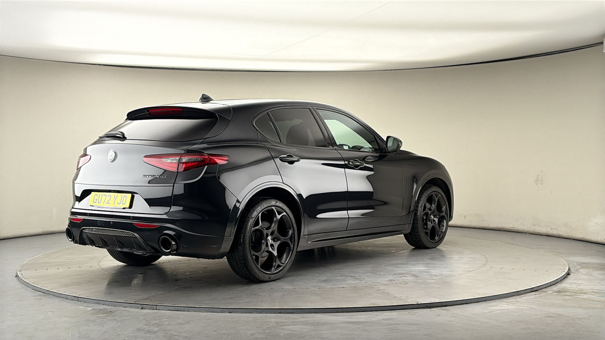 Alfa Romeo Stelvio Image 21