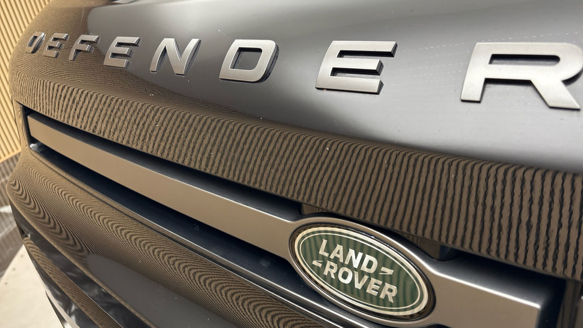 Land Rover Defender 90 Image 24