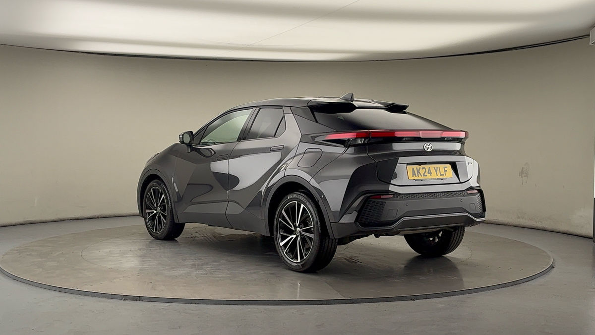 Toyota C-HR Image 2