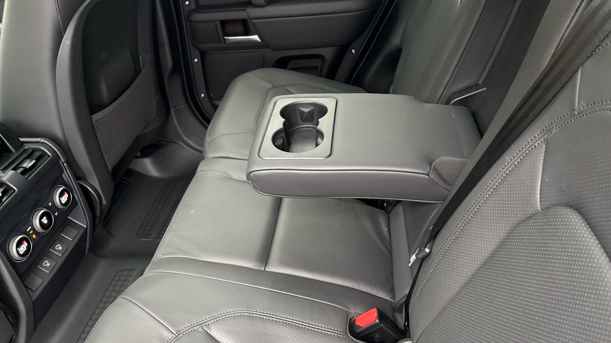 Land Rover Defender 130 Image 9