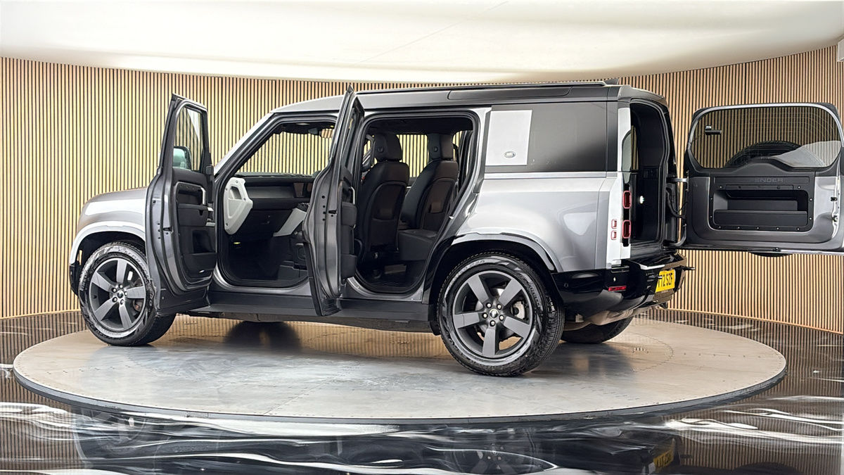 More views of Land Rover Defender 110