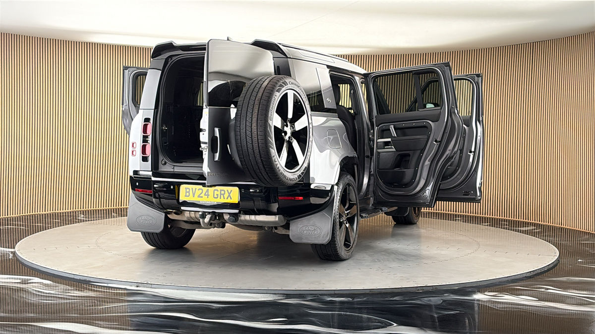 More views of Land Rover Defender 110