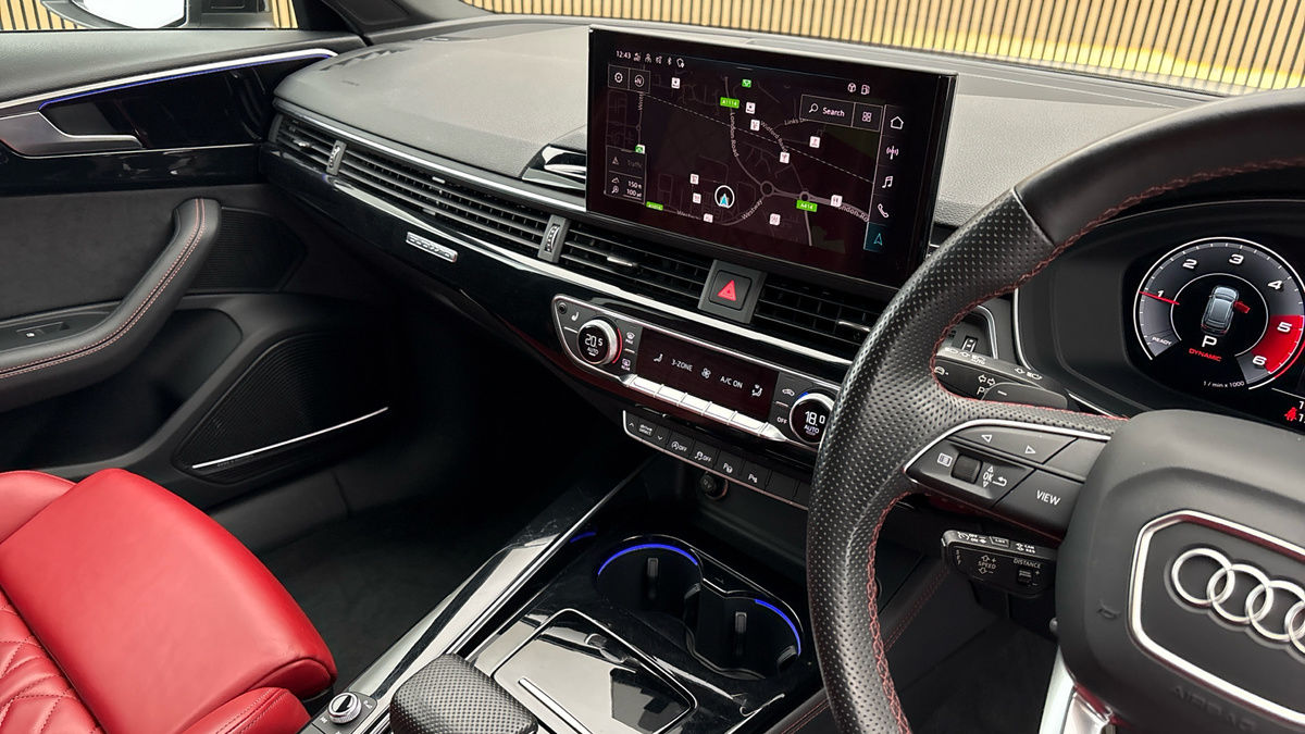 Audi S4 Avant Image 18