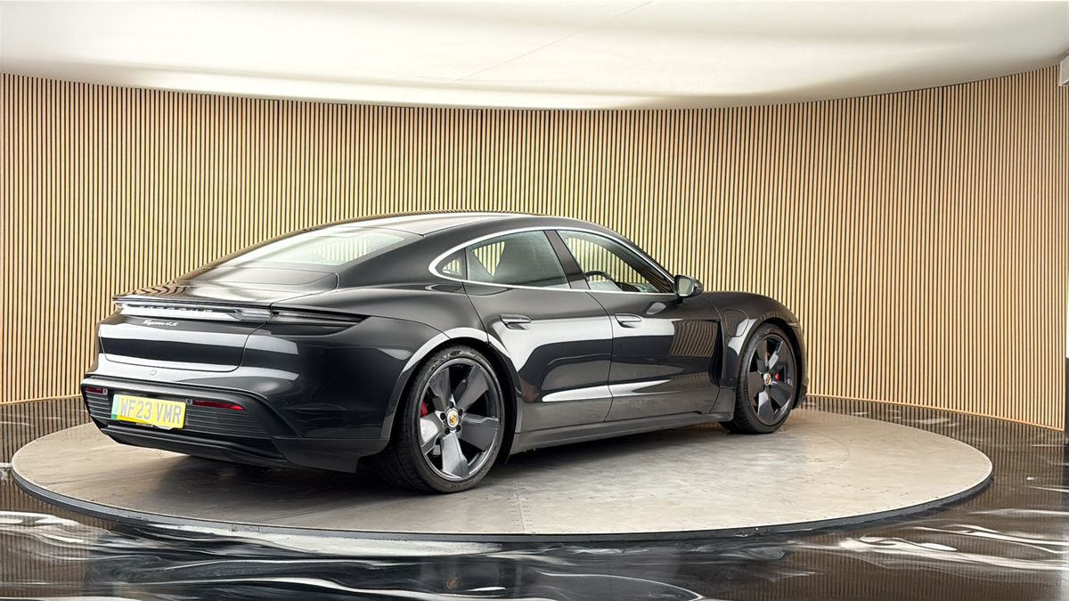 Porsche Taycan Image 22