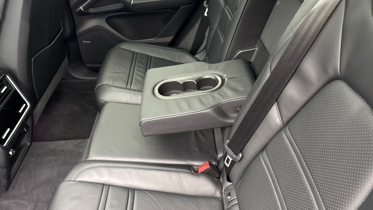 Porsche Cayenne Image 9