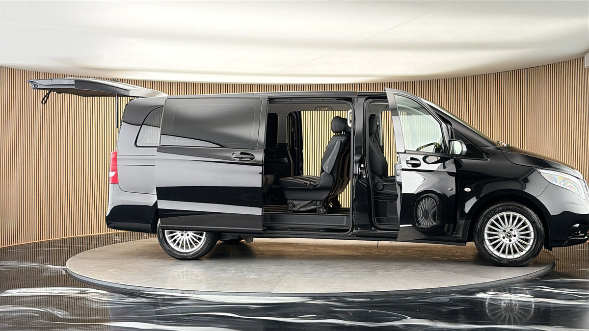 More views of Mercedes-Benz Vito