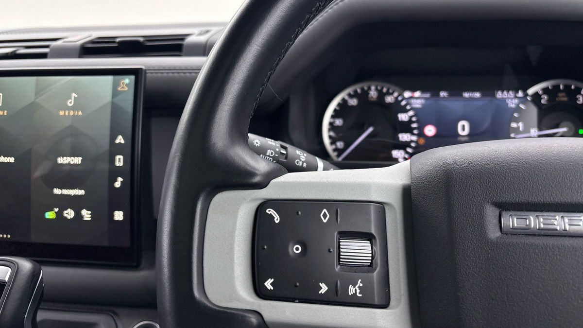 Land Rover Defender 110 Image 13