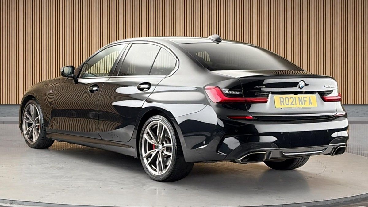 BMW 3 Series Image 2