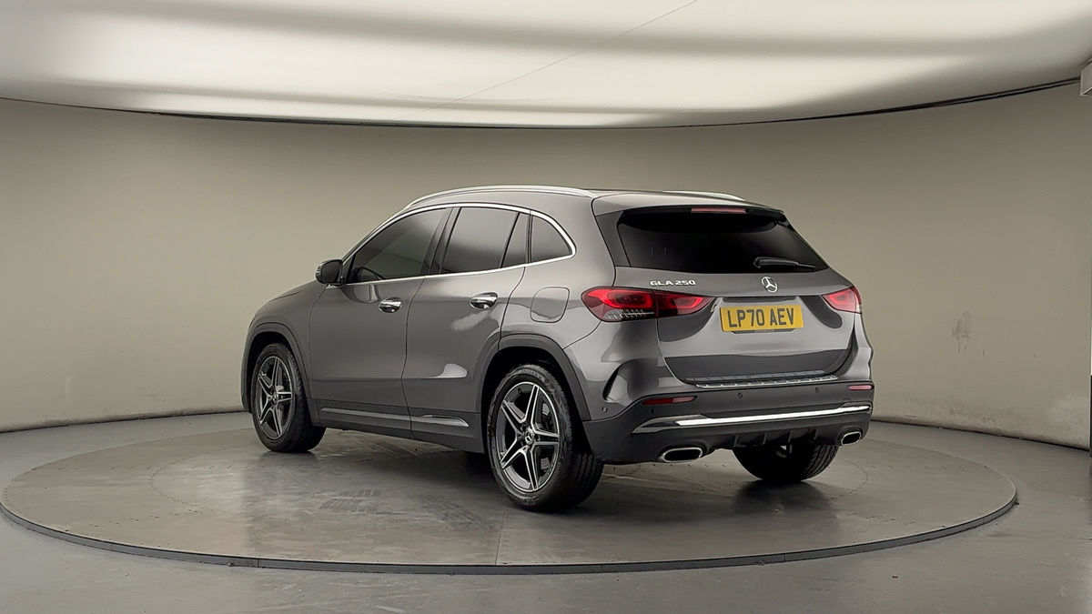 Mercedes-Benz GLA Image 2