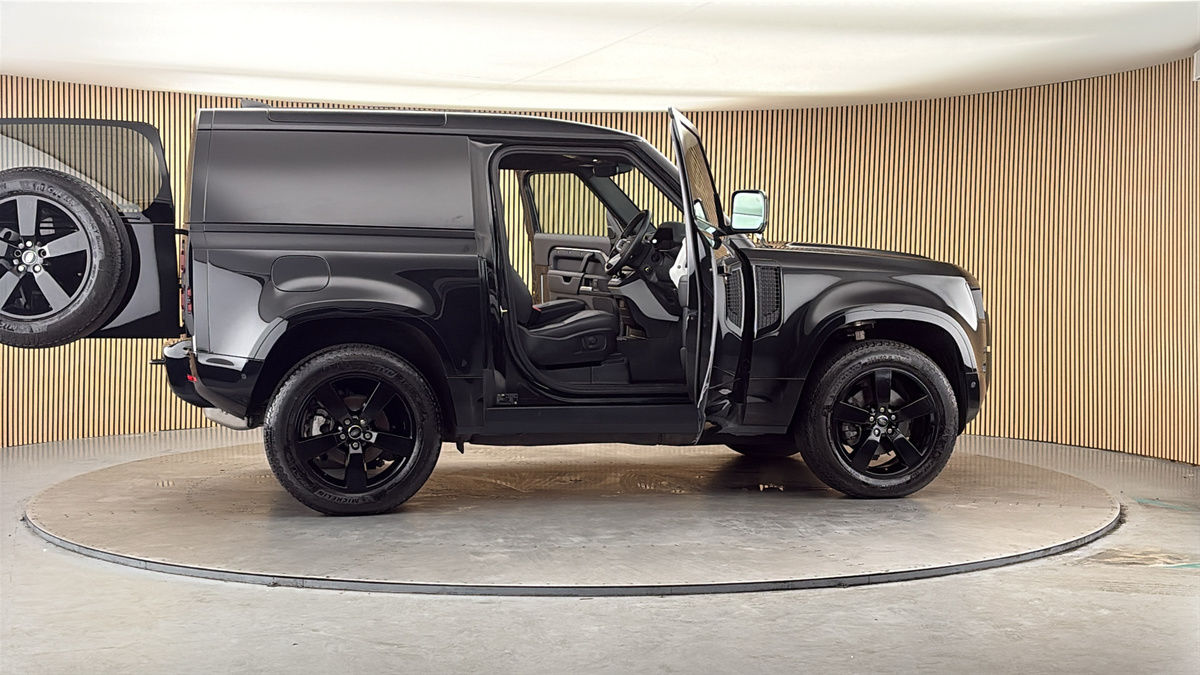 More views of Land Rover Defender 90
