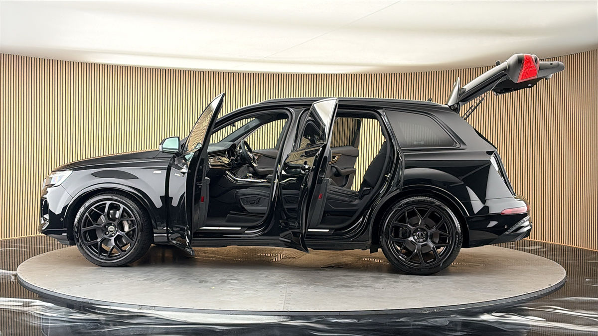 More views of Audi Q7