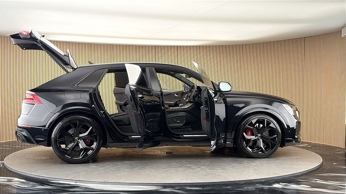 More views of Audi RSQ8