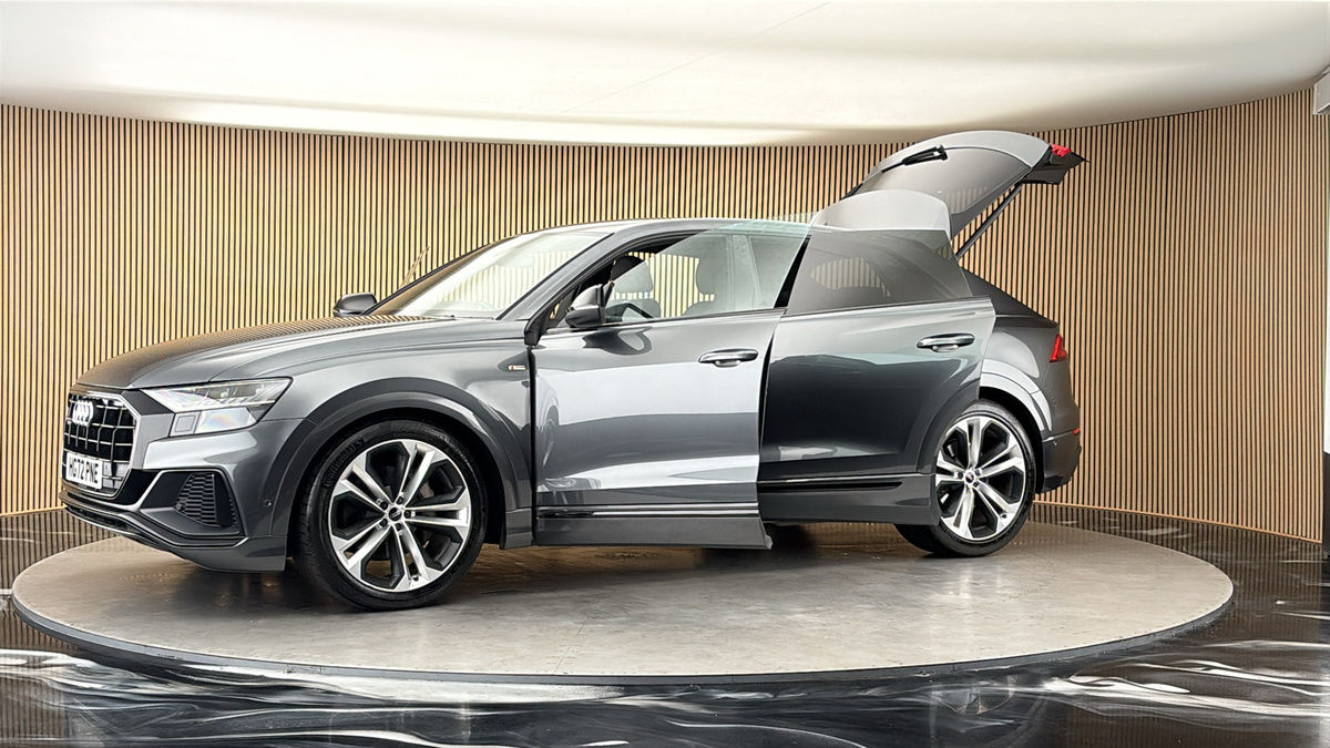 More views of Audi Q8