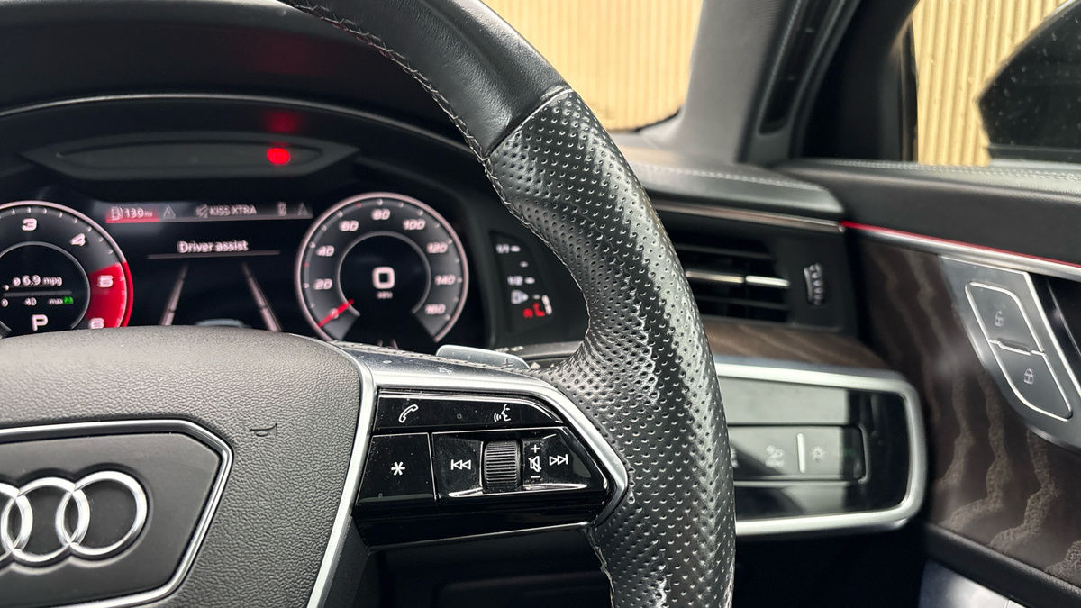 Audi S6 Avant Image 14