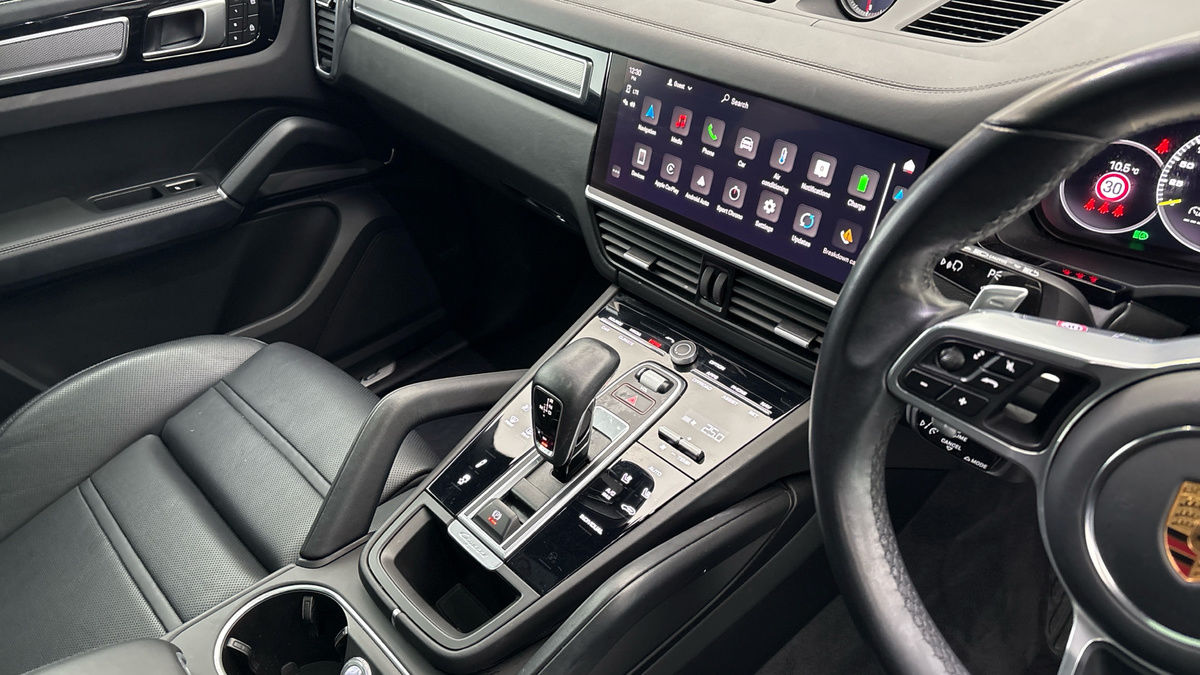 Porsche Cayenne Image 18