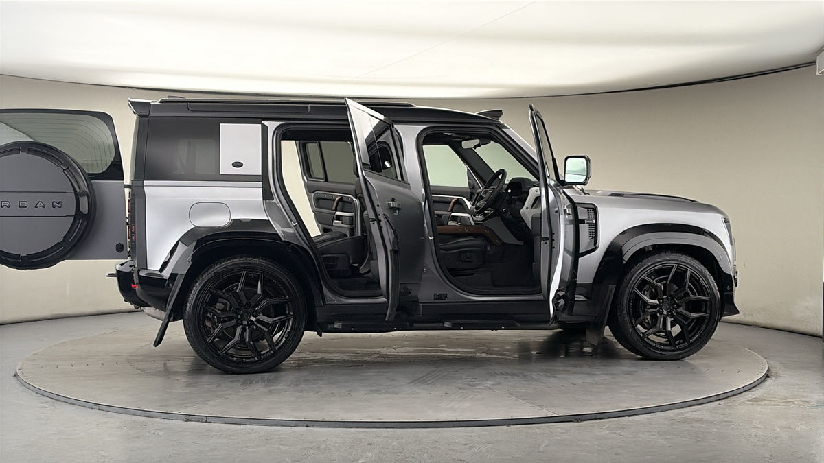 More views of Land Rover Defender 110