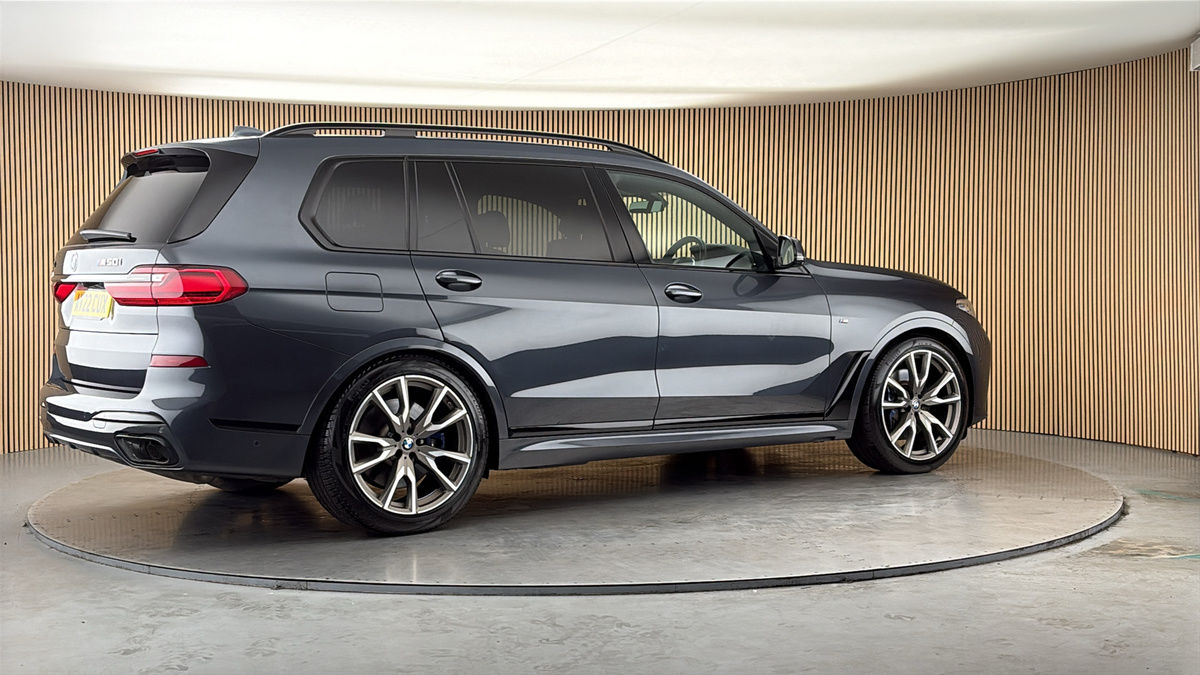 More views of BMW X7