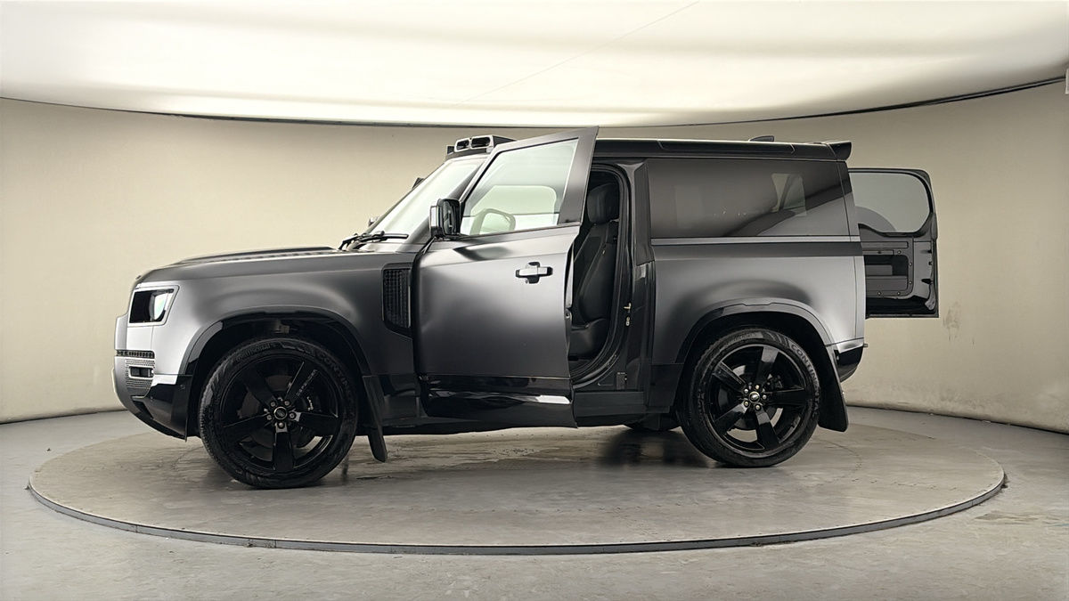 More views of Land Rover Defender 90