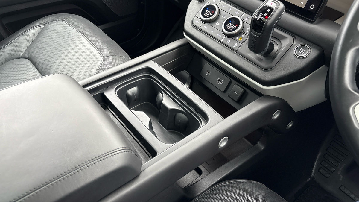 Land Rover Defender 90 Image 18