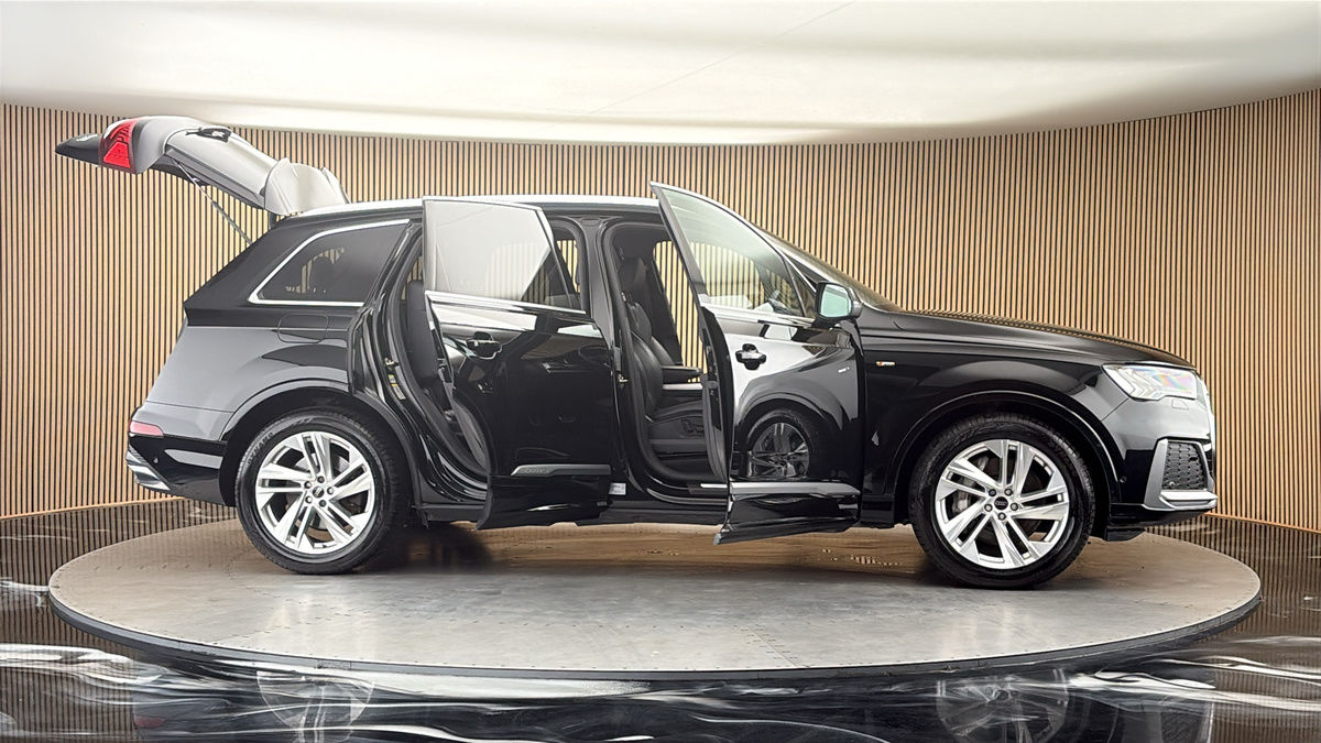 More views of Audi Q7