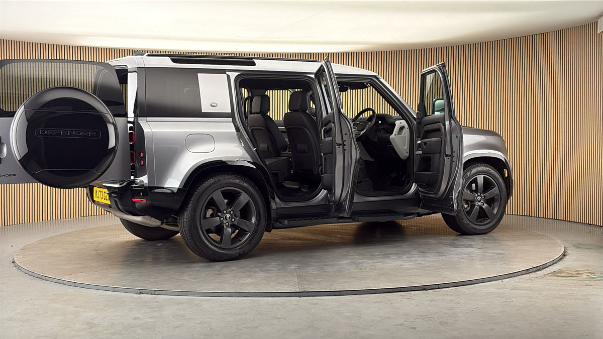 More views of Land Rover Defender 110