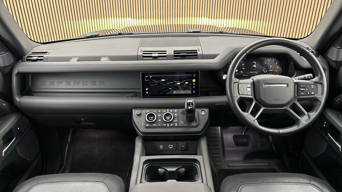 Land Rover Defender 110 Image 12