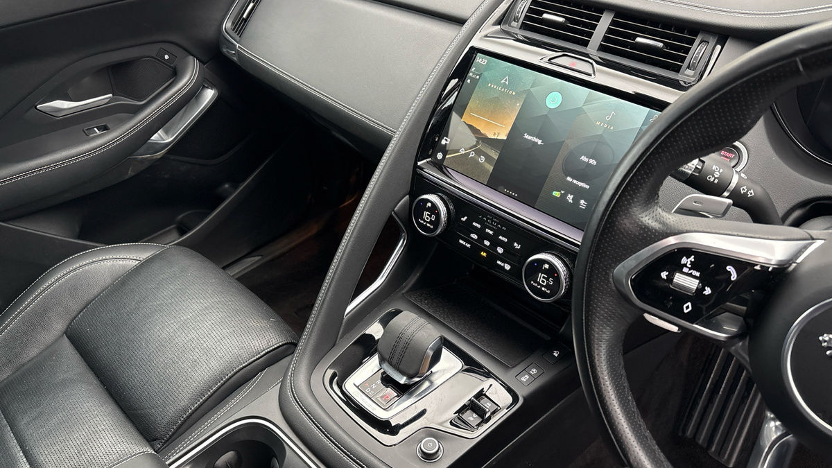 Jaguar E-PACE Image 18