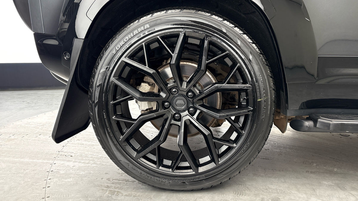 Land Rover Defender 110 Urban Image 10