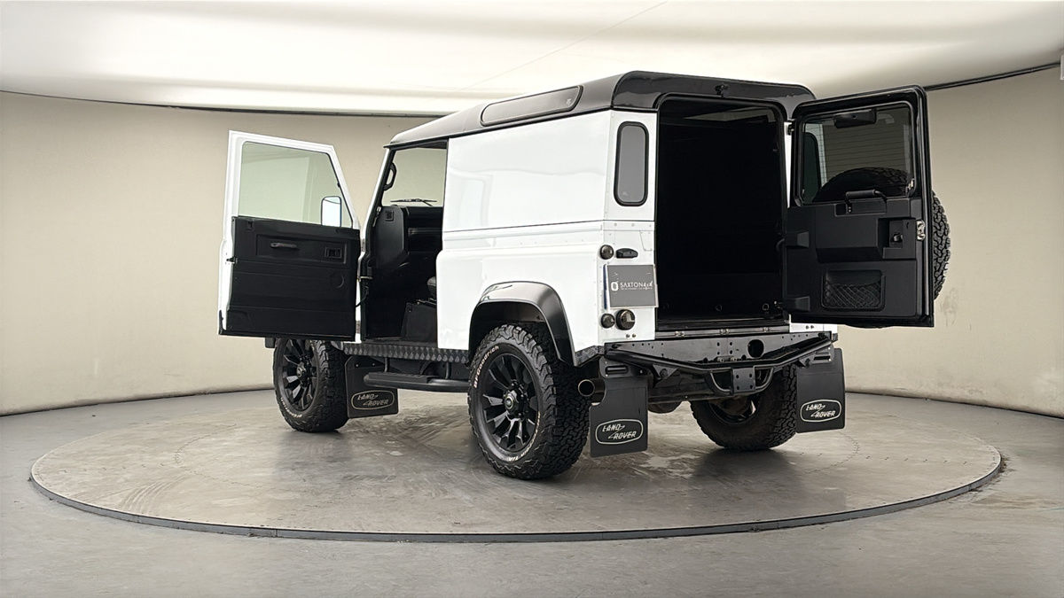 Land Rover Defender 90 Image 23