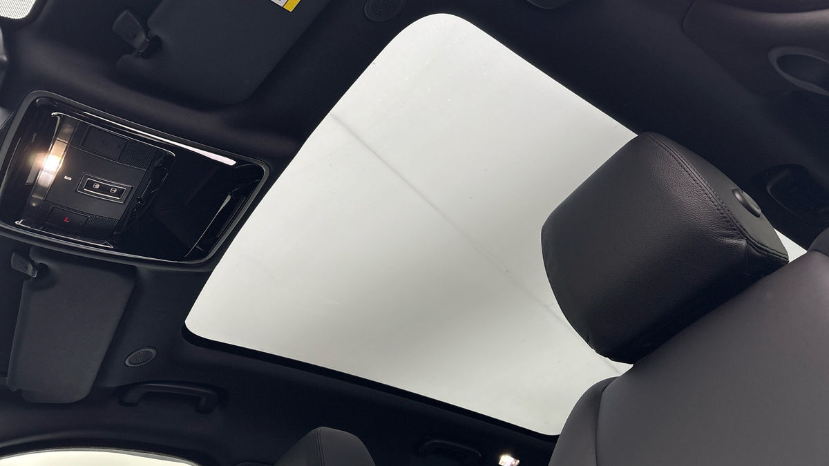 Land Rover Range Rover Velar Image 6