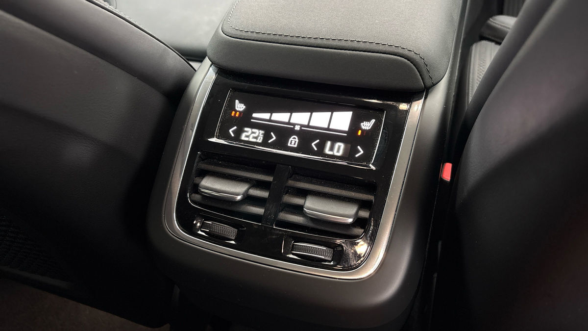 Volvo XC60 Image 32