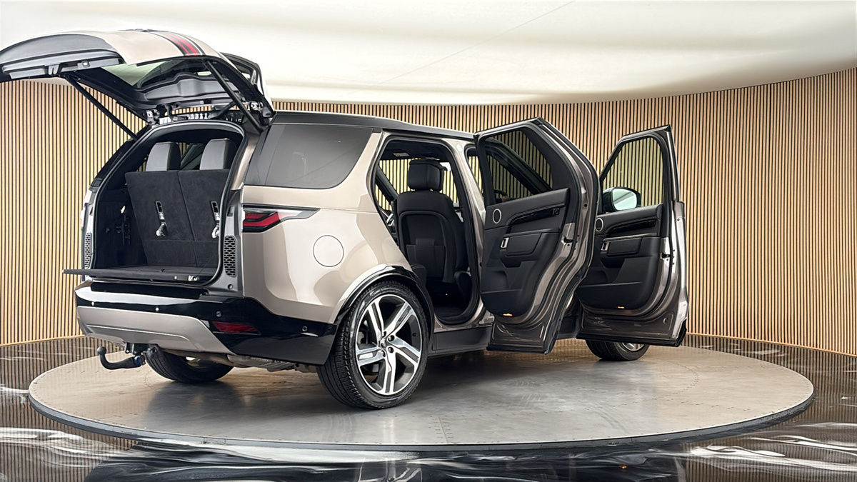 More views of Land Rover Discovery