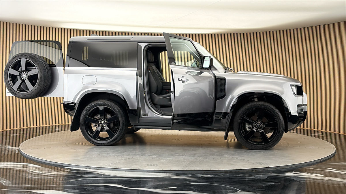 More views of Land Rover Defender 90